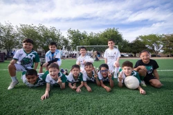 Juan de Dios Gámez transforma Country del Río IV con cancha de fútbol, calles rehabilitadas y nuevo alumbrado