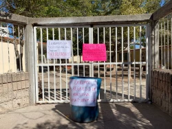 Madres de familia exigen regreso de maestra en la primaria Francisco I. Madero de Los Mochis
