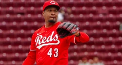 Dodgers adquiere al cerrador Alexis Díaz de Reds