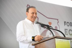 Cumple Gobernador Durazo a población del sur con becas a estudiantes y apoyos para familias vulnerables