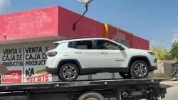 Aseguran dos vehículos con impactos de bala en la zona sur de Culiacán