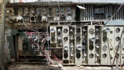 Cables expuestos en el mercado Miguel Hidalgo ponen en riesgo a locatarios y compradores