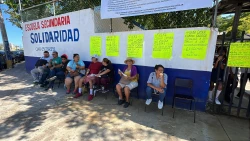 Padres de familia y personal de la Escuela Secundaria Solidaridad Matutina acusan al director del plantel y él responde con contradenuncia