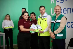 Entregan uniformes y equipamiento al CRUM