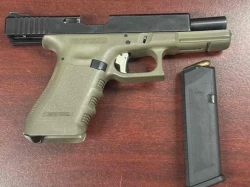 Asegura Gobierno de Sonora narcótico y arma a persona detenida en Nogales