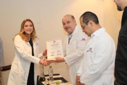 Reconocen a estudiantes de Medicina que concluyeron su internado en Isssteson