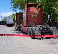 Localizan sin vida a trailero en la carretera internacional México 15, en Los Mochis