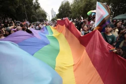 Marcha del Orgullo en México exige justicia para trans, migrantes y desaparecidos