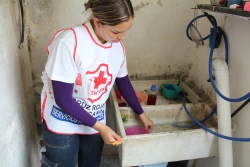 Voluntarios de Juventud de Cruz Roja Mazatlán realizan jornada contra el dengue en colonias del puerto