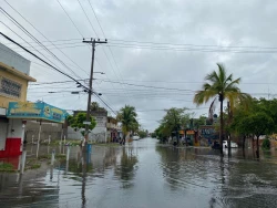 Lluvias matutinas generan corte vial en diversas zonas en Mazatlán