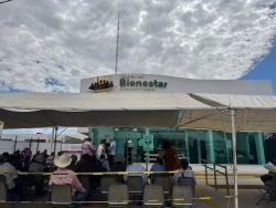 Instala Bienestar Sonora carpas y sillas en Bancos del Bienestar en atención a la derechohabiencia de programas sociales