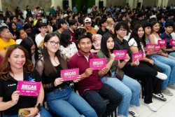 Gobernador Durazo impulsa la transformación de Nogales con más de mil becas universitarias y modernización carretera