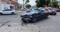 Se registra choque en la colonia centro de Los Mochis