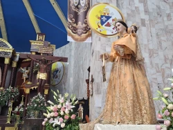 Con devoción y fe en la Parroquia Nuestra Señora del Carmen, devotos celebran el día de la Virgen del Carmen