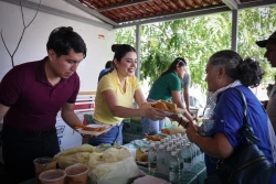 ALAJIBUA del DIF Culiacán alimenta con amor a familias del ISSSTE