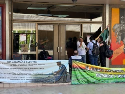 Cierran productores Palacio de Gobierno en Culiacán
