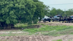 Localizan cuerpo ejecutado con mensaje en cartulinas entre El Alto del Coyote y Culiacancito