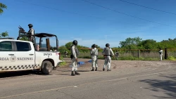 Ejecutan a dos hombres en carretera a Tepuche, a metros de un retén militar