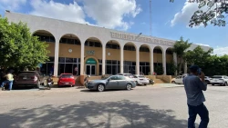 Se manifiestan desplazados por la violencia para solicitar instalación de energía en el fraccionamiento CVIVE de Mazatlán