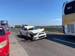 Choque entre tractocamión y vehículo sobre la carretera Culiacán–Los Mochis