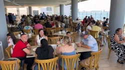 Alta afluencia de comensales en restaurantes de Mazatlán