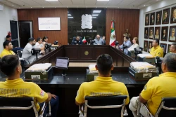 Alcalde de Badiraguato entrega uniformes y anuncia mejoras para Bomberos y Protección Civil