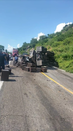 Choque múltiple en La Muralla deja dos mujeres lesionadas