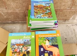 Avanza la entrega de libros de texto