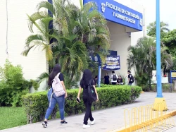 Universitarios regresan a clases en Sinaloa