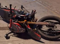 Motociclistas pierden la vida tras impactarse contra palmera en Mazatlán