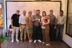 José Paz López entrega bono educativo a personal sindicalizado del Ayuntamiento de Badiraguato