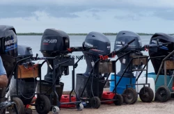 Entregan a pescadores motores marinos y pangas