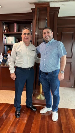 José Paz López y Jesús Madueña establecen acuerdos en beneficio del equipo de baloncesto ‘Tebacas de Badiraguato’