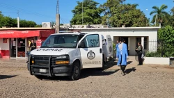 Muere hombre al quedar ensartado en barandal de su vivienda en Navolato
