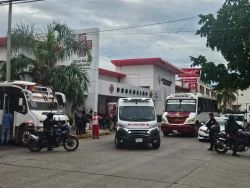 Pasajeros de camión urbano en Culiacán resultan lesionados por arma de fuego, pasajeros propinan golpiza a supuesto asaltante