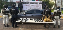 Fuerzas Armadas aseguran vehículo robado con armamento, municiones y equipo táctico en Culiacán