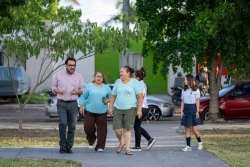 Juan de Dios Gámez se compromete a mejorar calles y parque de la colonia Villas del Manantial