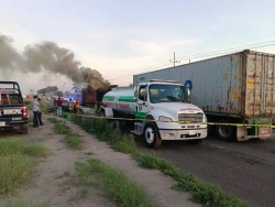 Conductor de tráiler pierde la vida calcinado en Guasave