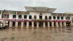 Los colores de la Bandera de México se están apoderando del Palacio Municipal de Mazatlán