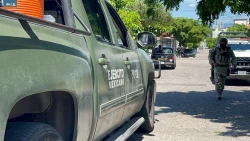 Balacera y persecución en Culiacán deja un muerto y cuantiosos daños materiales