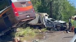 Fuerte choque entre autobús y camioneta deja un muerto en Costa Rica, al sur de Culiacán