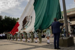 Realizan izamiento de Bandera en Culiacán