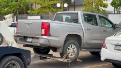 Ejército Mexicano asegura camioneta con reporte de robo en pleno Centro de Culiacán