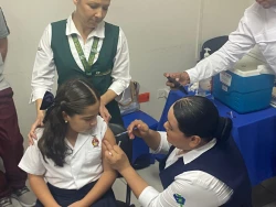 Inicia vacunación contra el VPH a niñas y niños de primaria en Sinaloa