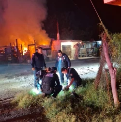 Paramédicos de la Policía Estatal salvan a hombre y a su mascota durante incendio en Cajeme