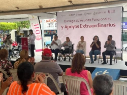 Entregan apoyos funcionales y abanicos a familias vulnerables en Mazatlán