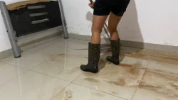 ¡Sin dormir! Vecinos de la colonia Jacarandas pasan la noche sacando el agua y lodo de sus hogares por lluvias