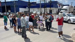 Bloquean avenida Gabriel Leyva vecinos de la Anáhuac para solución de colapso de drenajes