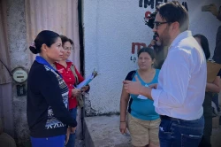 Entregan 40 apoyos en la López Mateos en Culiacán