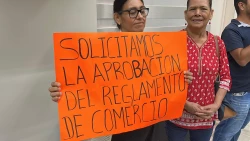 Tianguistas de Mazatlán se manifiestan para exigir modificación del reglamento de comercio